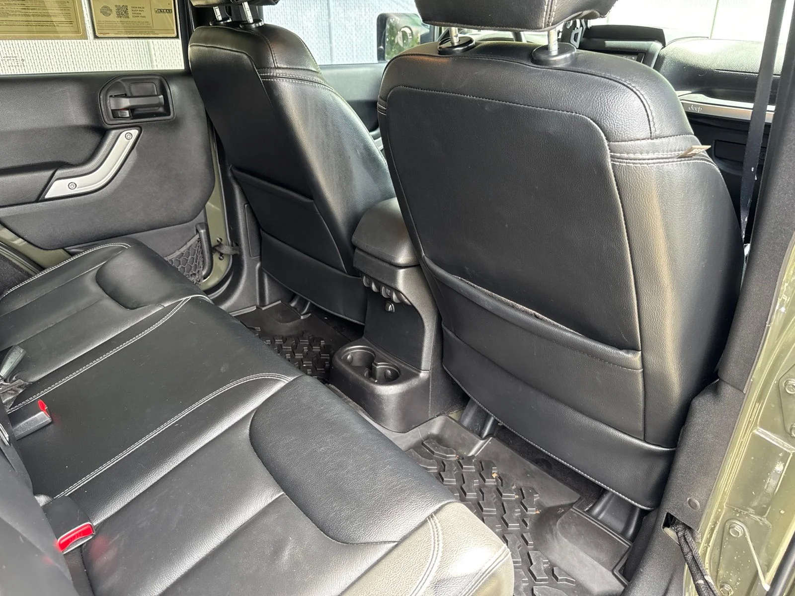 Used 2015 Green Jeep Unlimited Sahara image 23