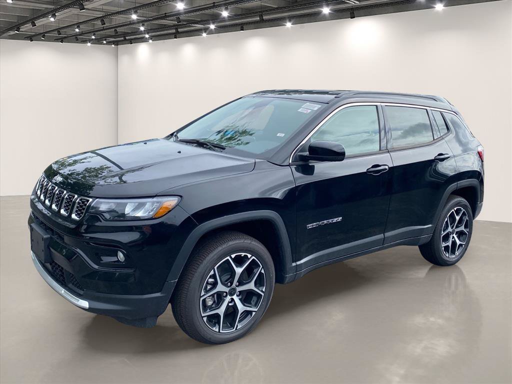 New 2026 Diamond Black Crystal Pearl-Coat Exterior Paint Jeep Limited image 2