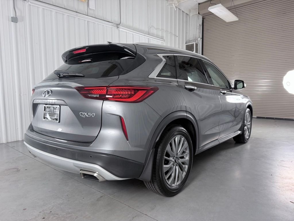 Used 2023 Gray INFINITI LUXE image 5