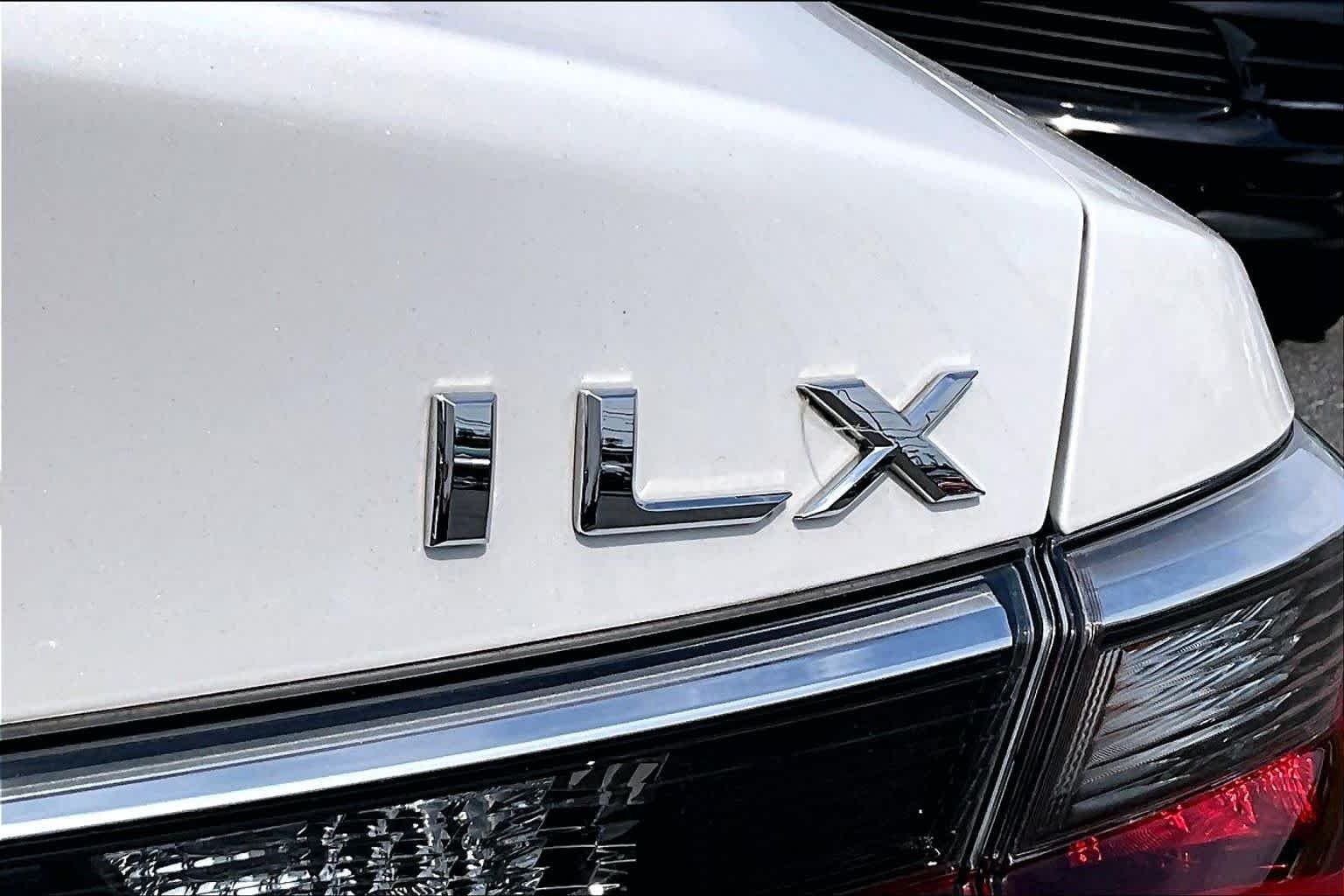 Used 2019 Platinum White Pearl Acura w/Premium Pkg image 10