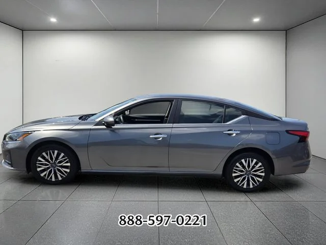 Used 2023 Gray Nissan 2.5 SV image 2