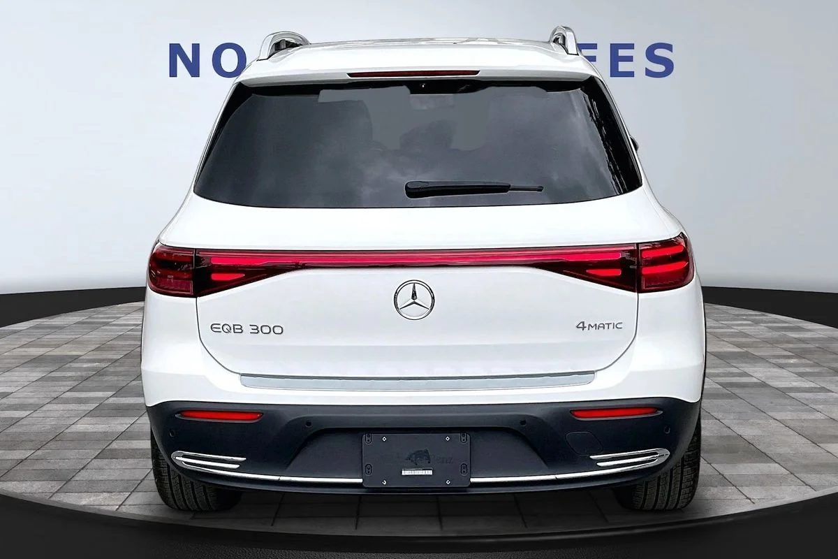 Used 2024  Mercedes-Benz 4MATIC® image 5