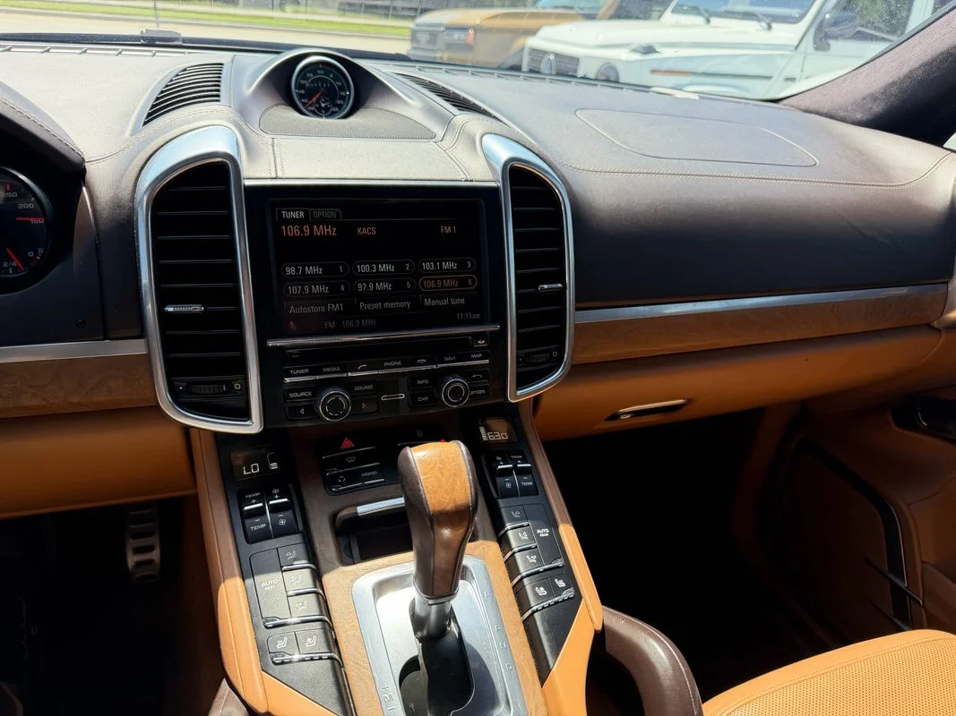 Used 2012  Porsche Turbo image 26