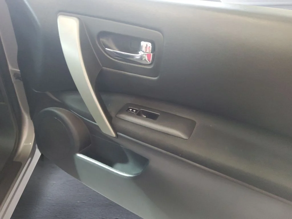 Used 2015 Gray Nissan S image 12
