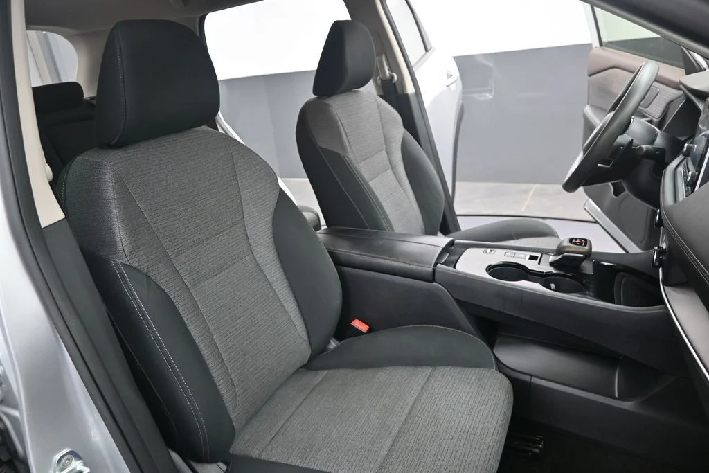 Used 2023 Silver Nissan SV image 31