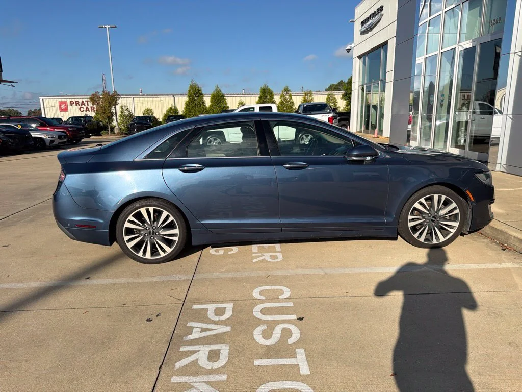 Used 2019 Blue Lincoln Reserve image 21