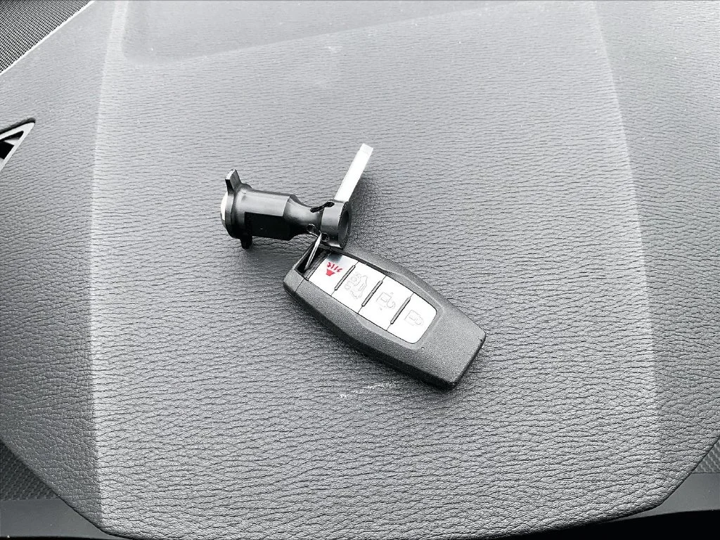 Used 2024 Gray Mitsubishi SE image 12