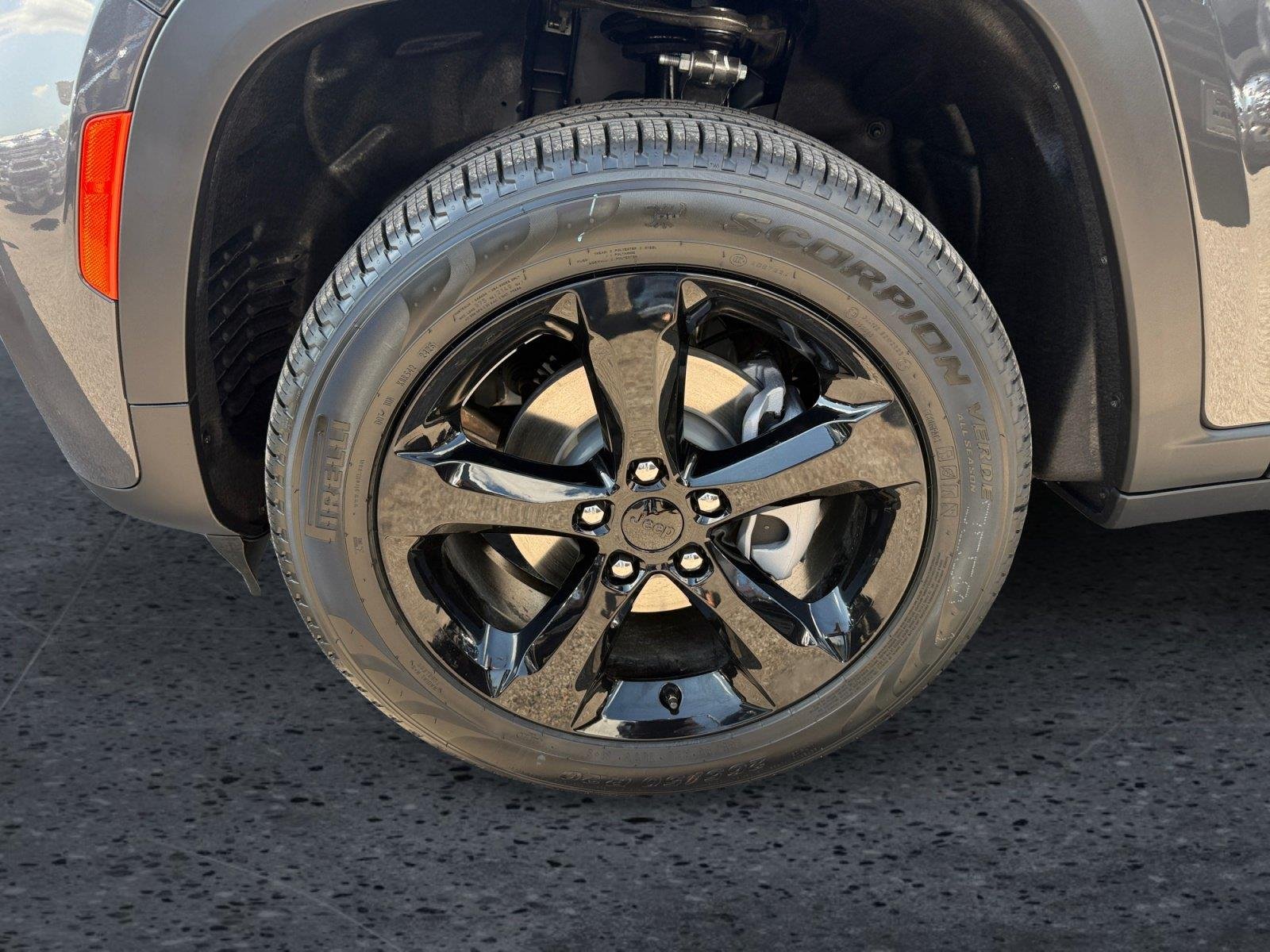 New 2026 Baltic Gray Metallic Clearcoat Jeep Limited image 9
