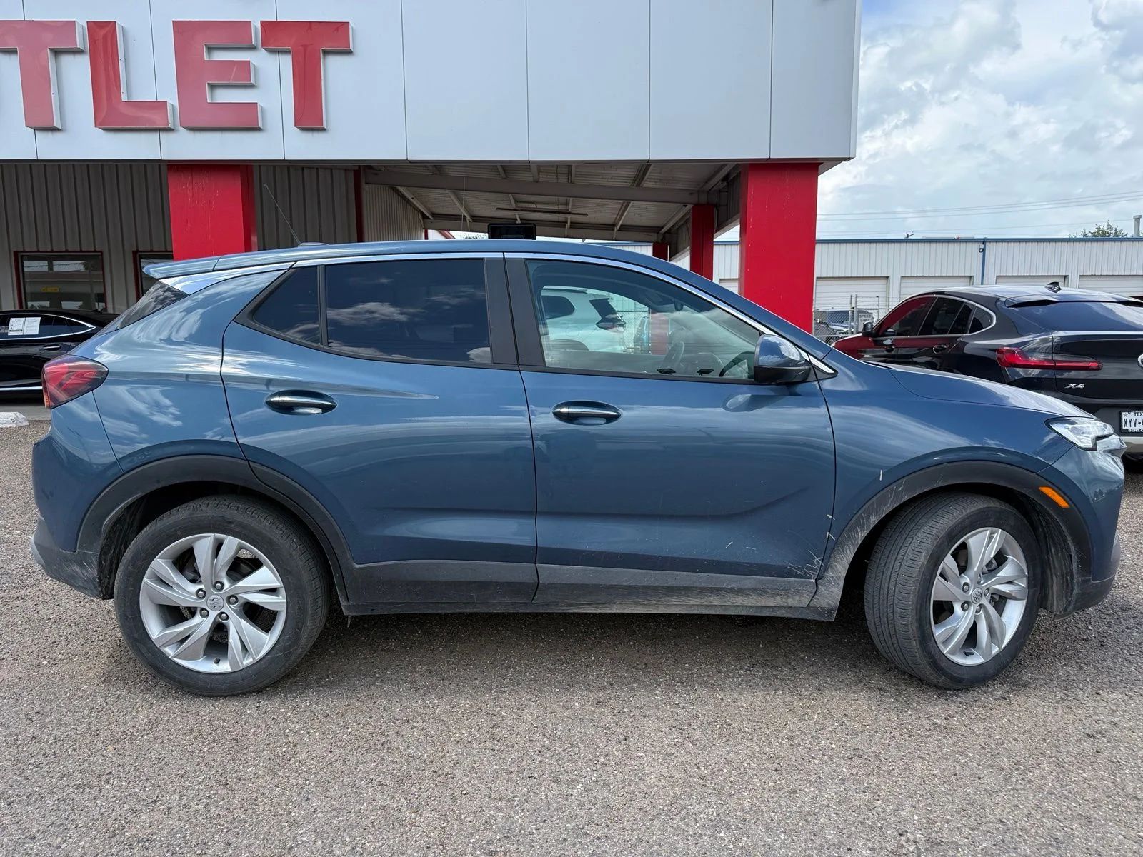 Used 2025 Blue Buick Preferred image 3