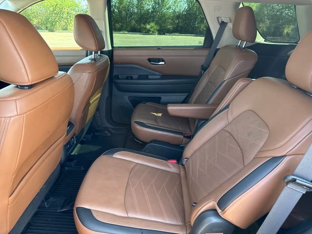 Used 2025 Gray Nissan Platinum image 26