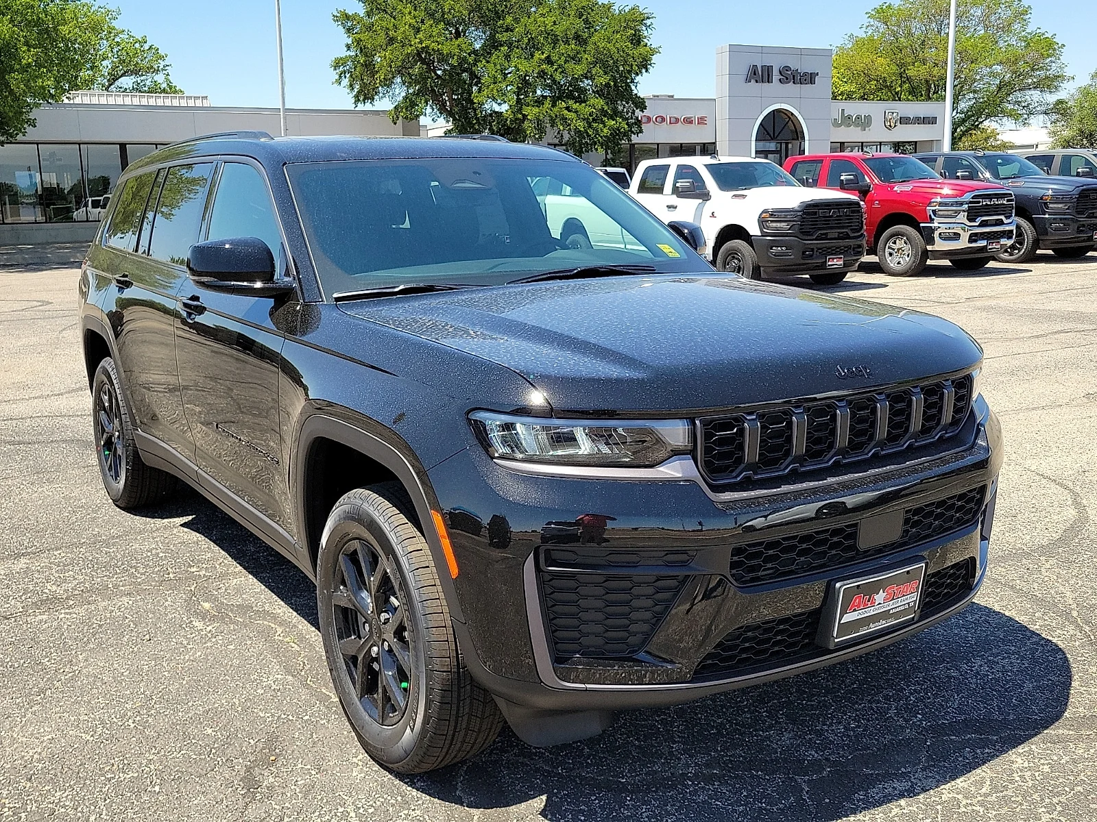 New 2026 Diamond Black Crystal Pearlcoat Jeep L LAREDO ALTITUDE 4X4 image 6