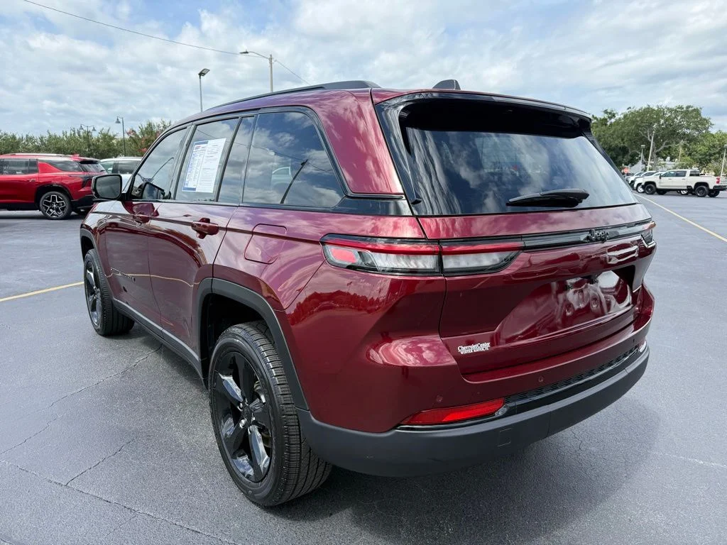 Used 2024 Red Jeep Altitude image 6