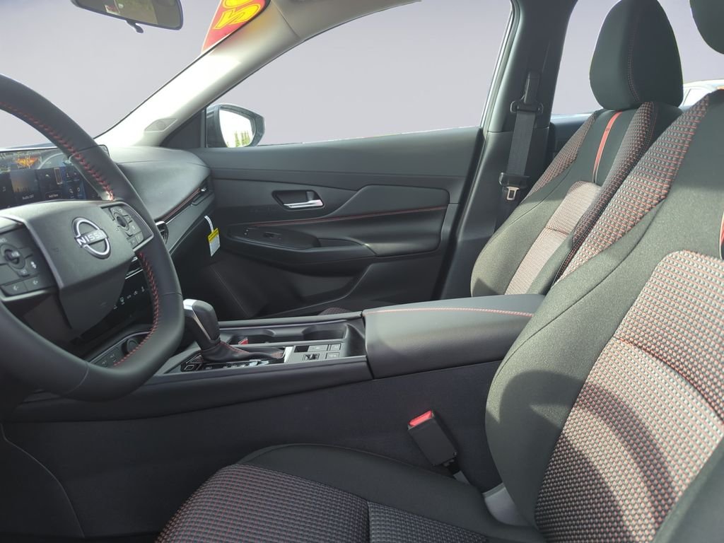 New 2026 Atlantic Gray Metallic / Super Black Two-tone Nissan SR image 16