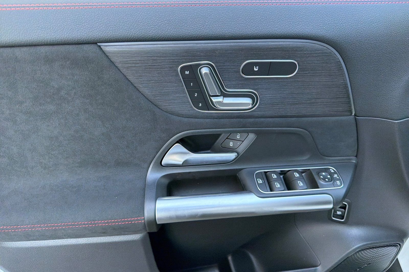 New 2026 Polar White Mercedes-Benz GLA 250 image 22