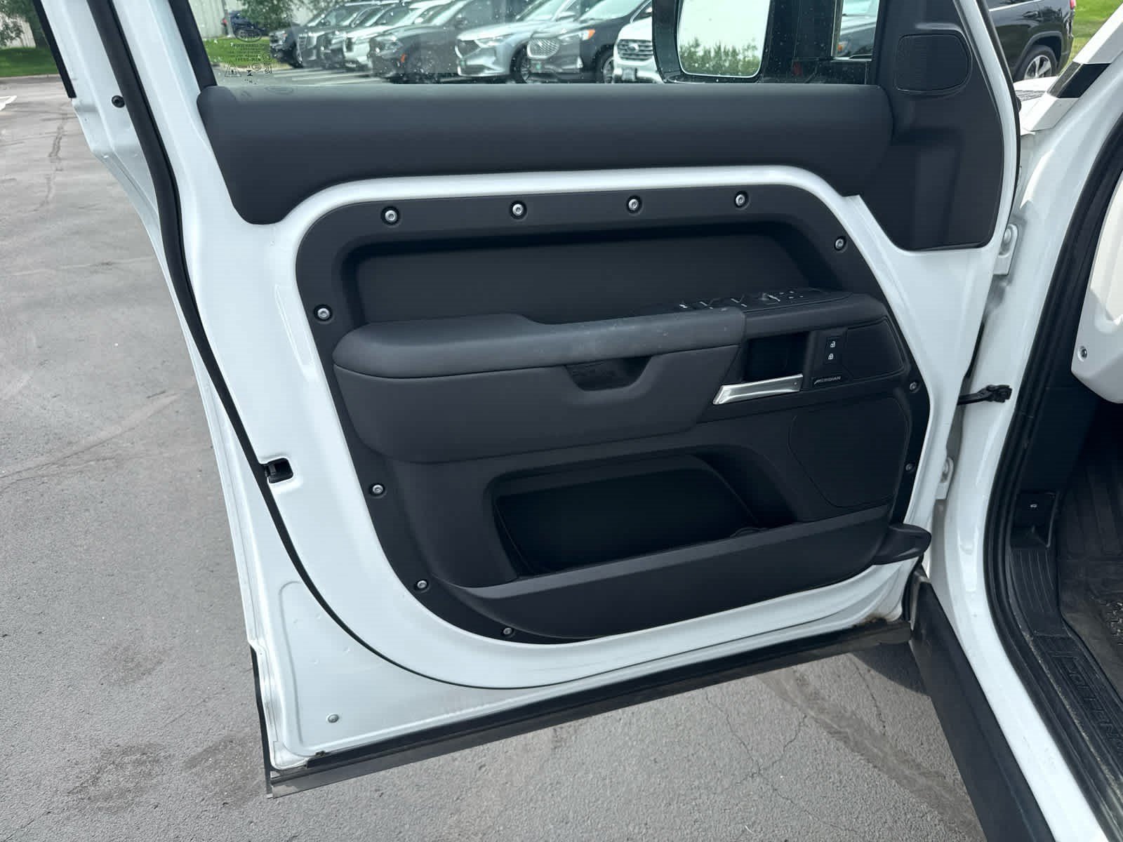 Used 2025 White Land Rover S image 16
