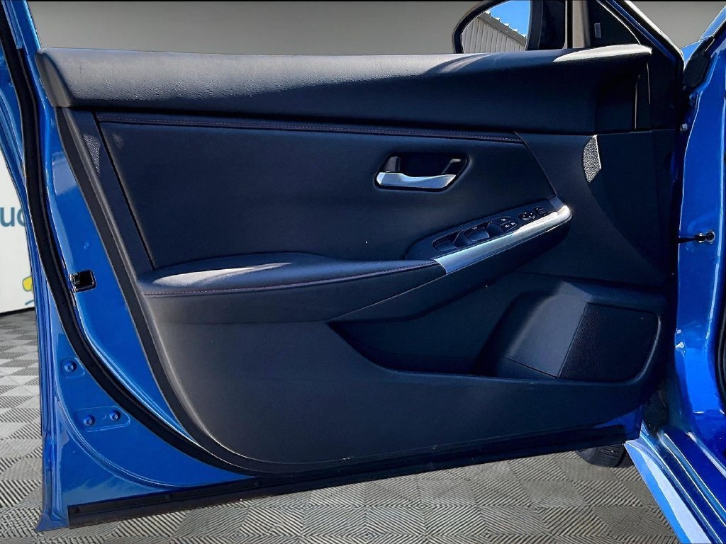 Used 2025 Electric Blue Metallic/Super Black Nissan SR image 9