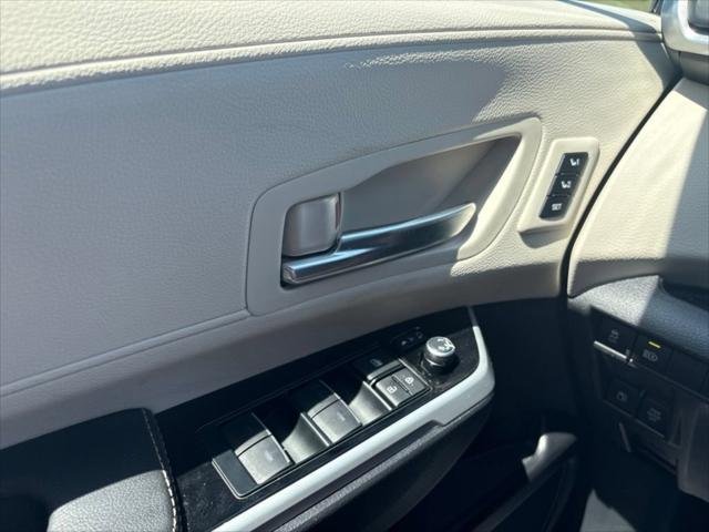 Certified Used 2026 WIND CHILL PEARL Toyota  image 15