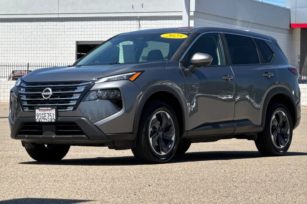 2025 Nissan Rogue SV - Photo 11