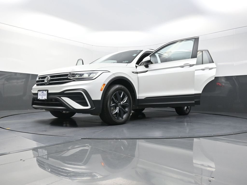 Used 2023 White Volkswagen 2.0T SE image 33