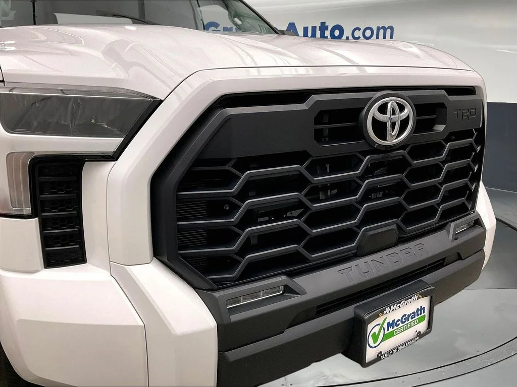 Used 2023 White Toyota SR5 image 34