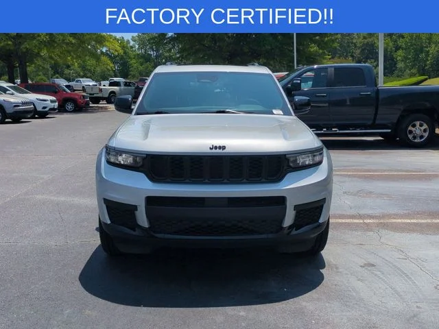 Used 2023 Silver Jeep Altitude image 8