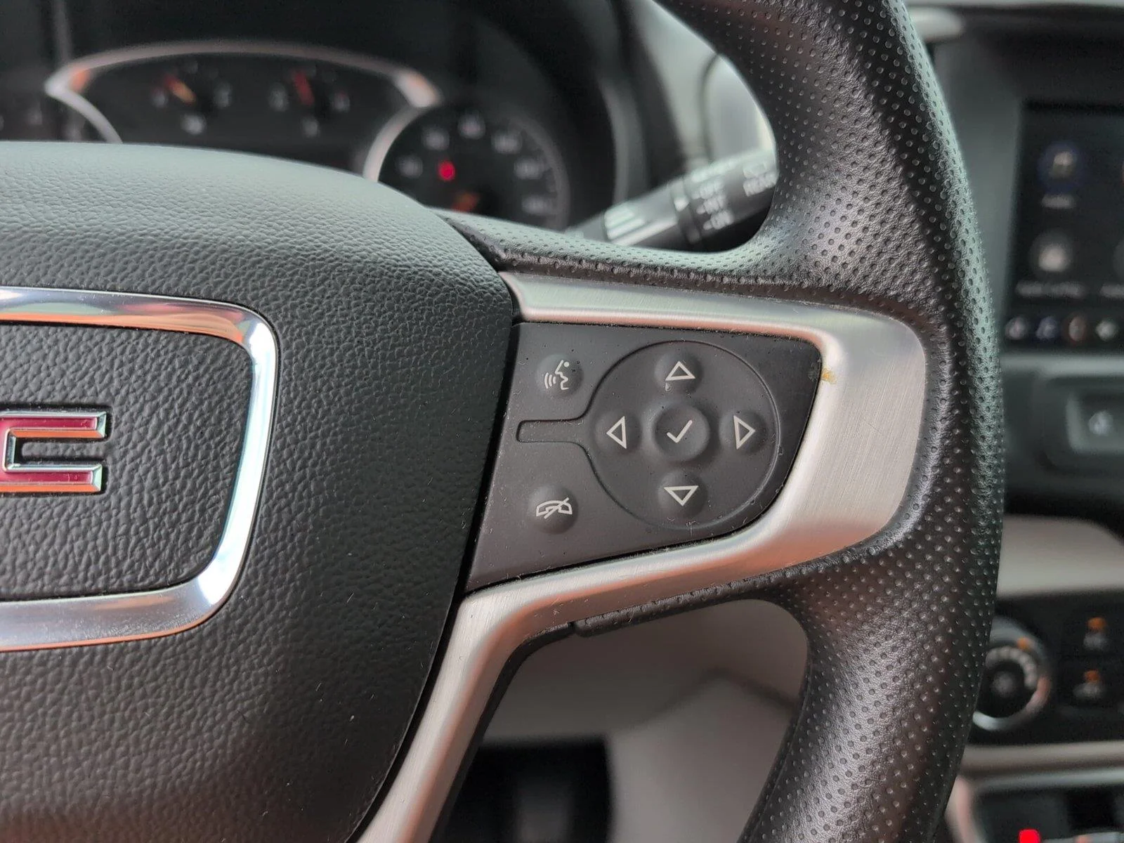 Used 2024 Summit White GMC SLE image 26
