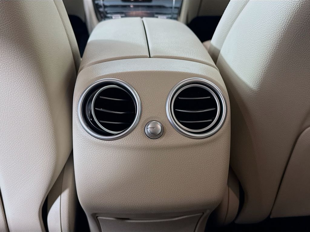 Used 2021  Mercedes-Benz GLC 300 image 24