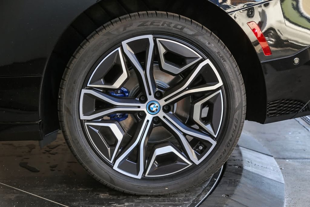 2025 BMW iX 50 - Photo 10