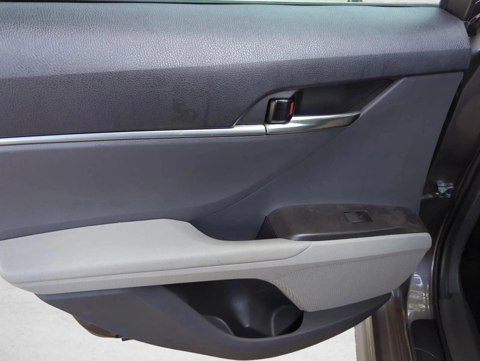Used 2022 Predawn Gray Mica Toyota Hybrid SE image 23