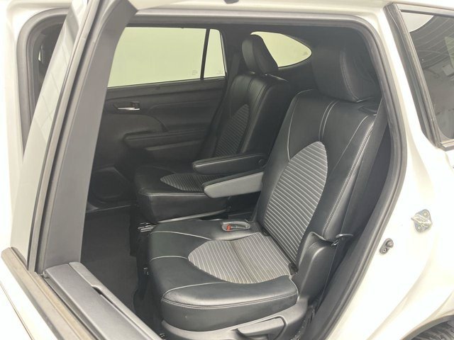 Used 2022 Wind Chill Pearl Toyota XSE image 11