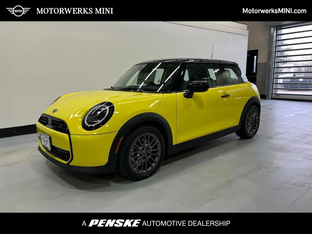 2025 MINI Hardtop Cooper S Signature's photo