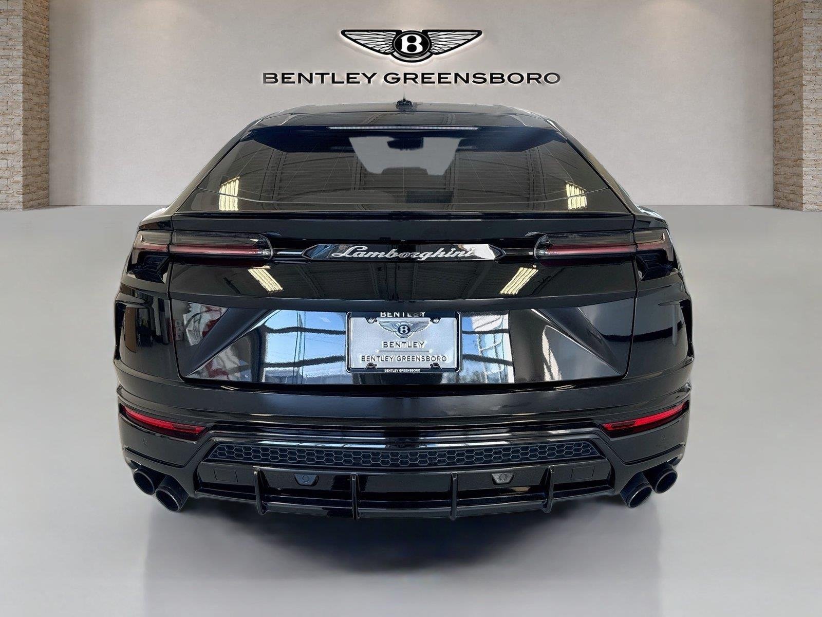 Used 2020 Nero Helene Metallic Lamborghini Base image 11