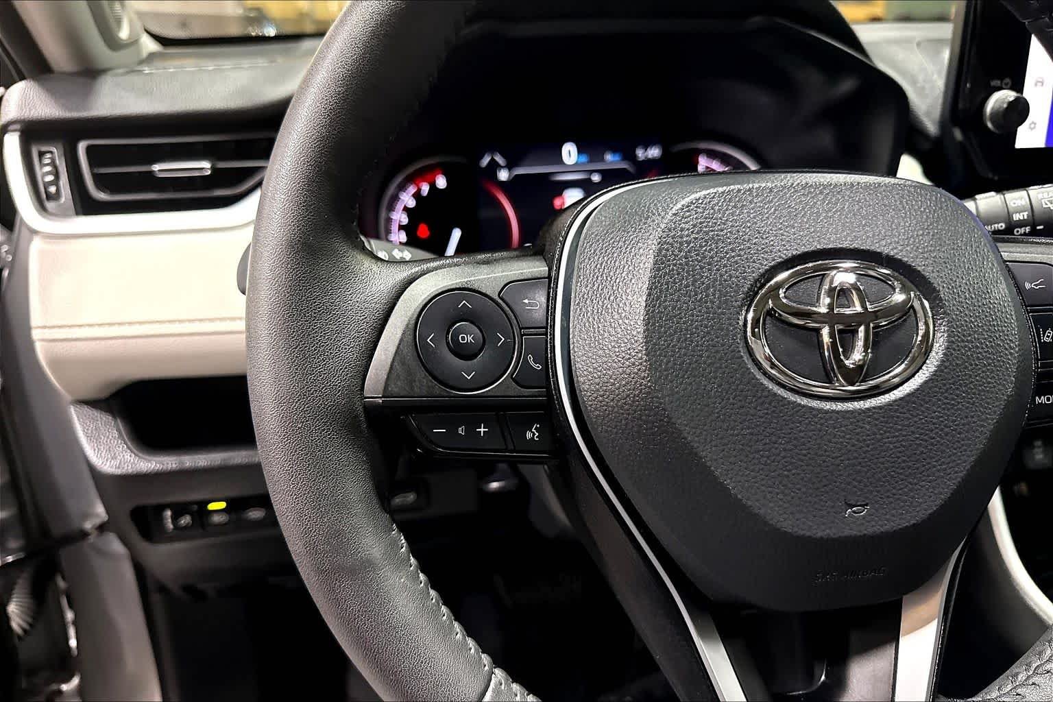 Used 2023 Silver Sky Metallic Toyota XLE Premium image 24