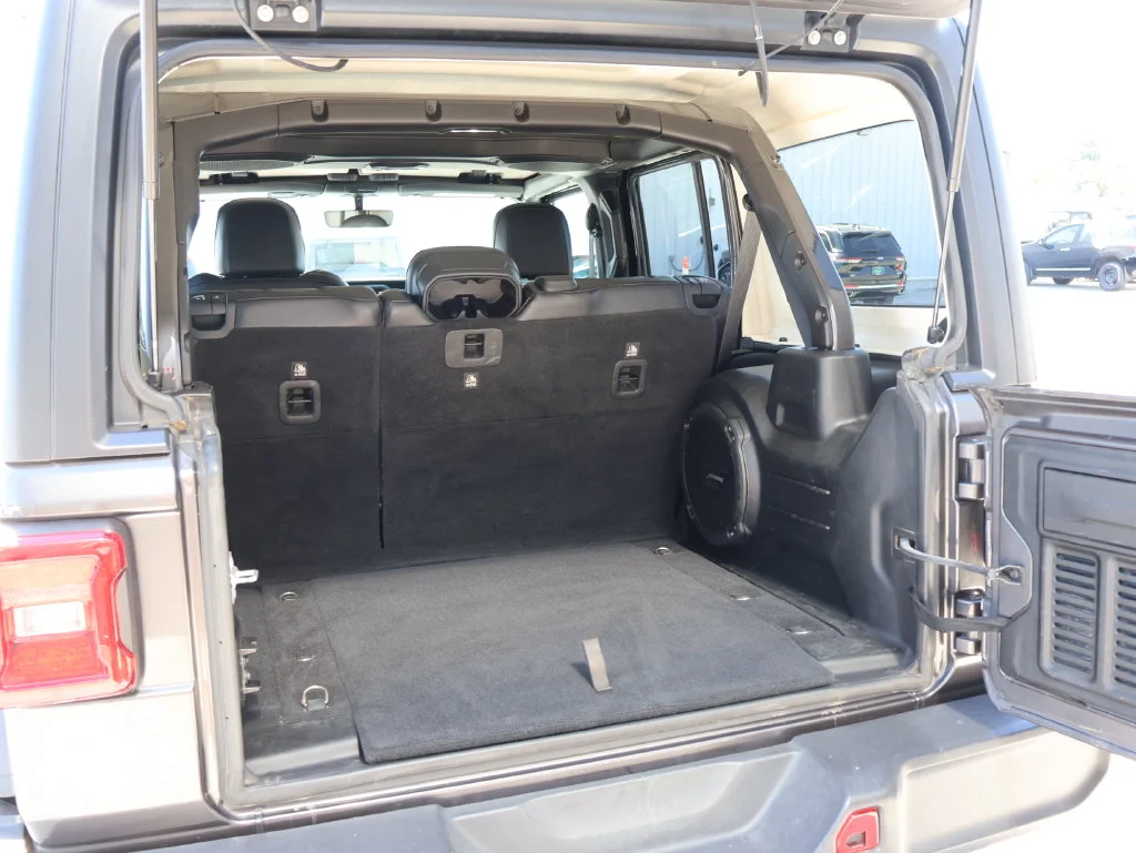 Used 2018 Gray Jeep Unlimited Sahara image 14