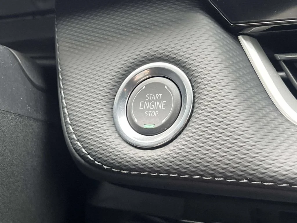 New 2027 Summit White Chevrolet LT image 18