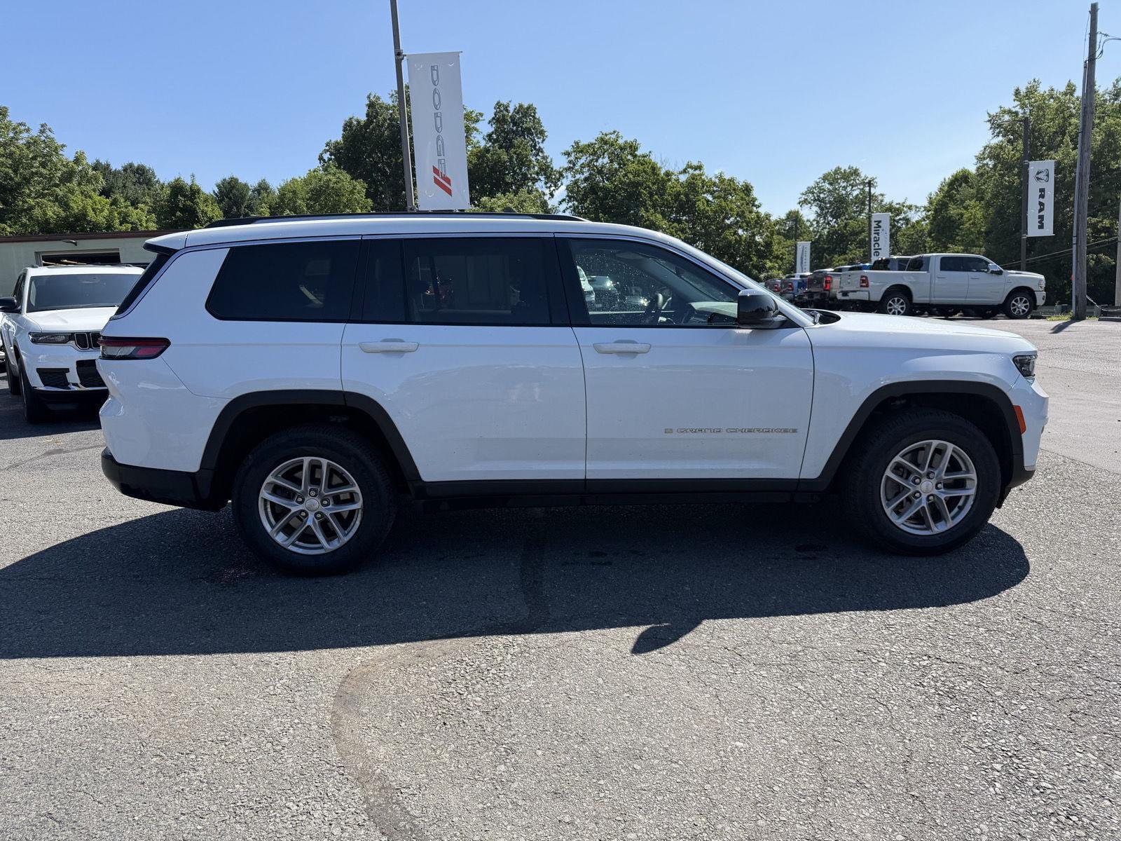 Used 2023 Bright White Clearcoat Jeep Laredo X image 3