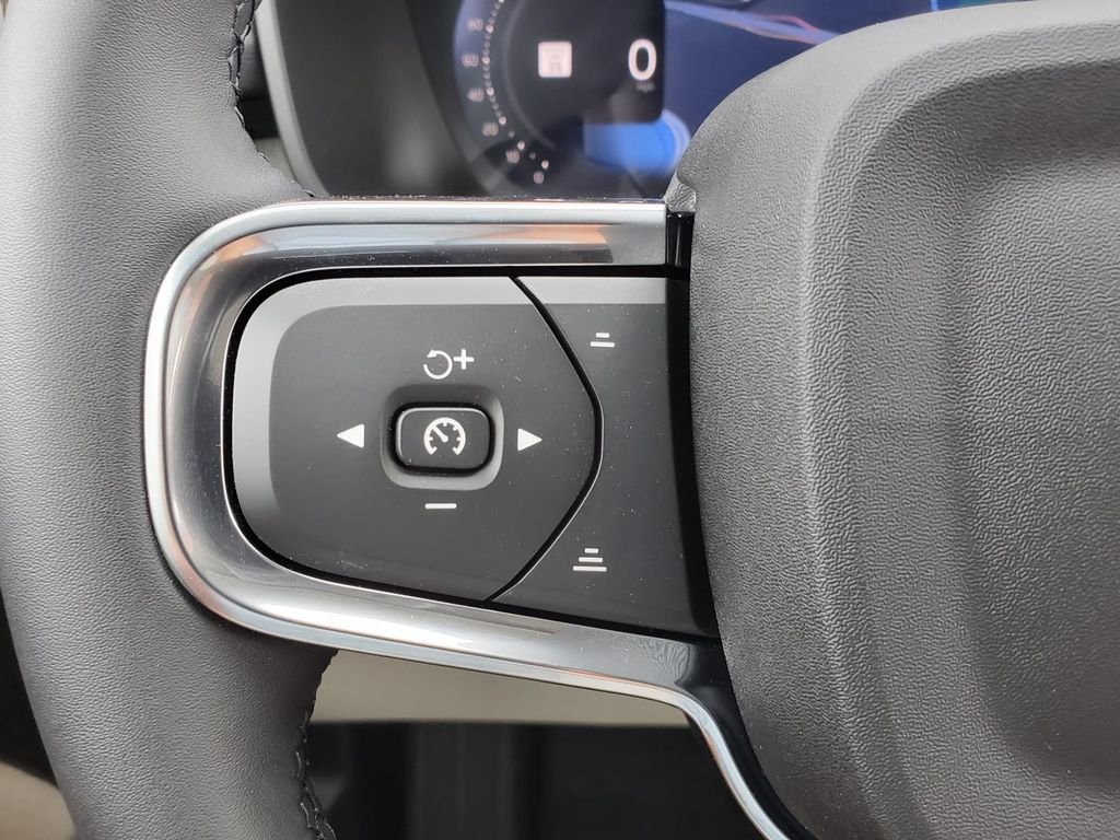 2026 Volvo XC40 Plus - Photo 6