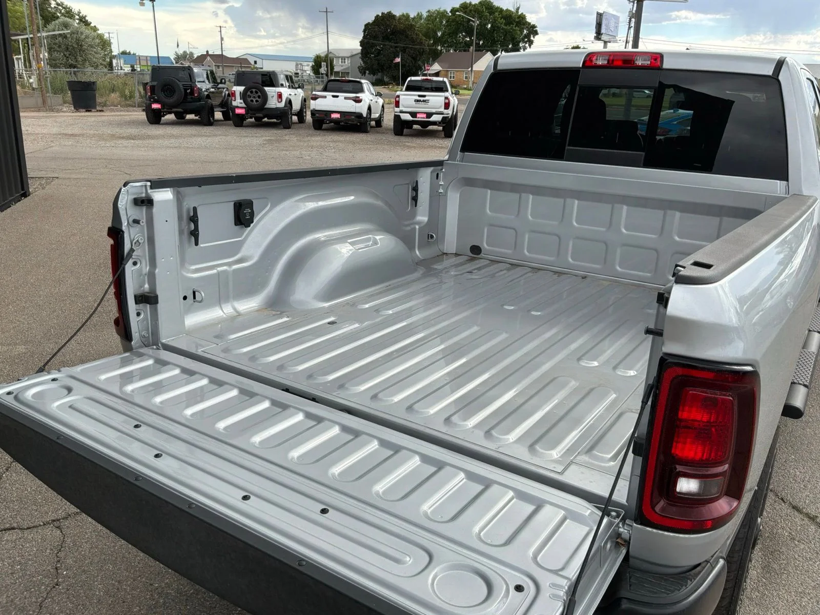 New 2026 Silver-Zynith Exterior Paint RAM Tradesman image 8