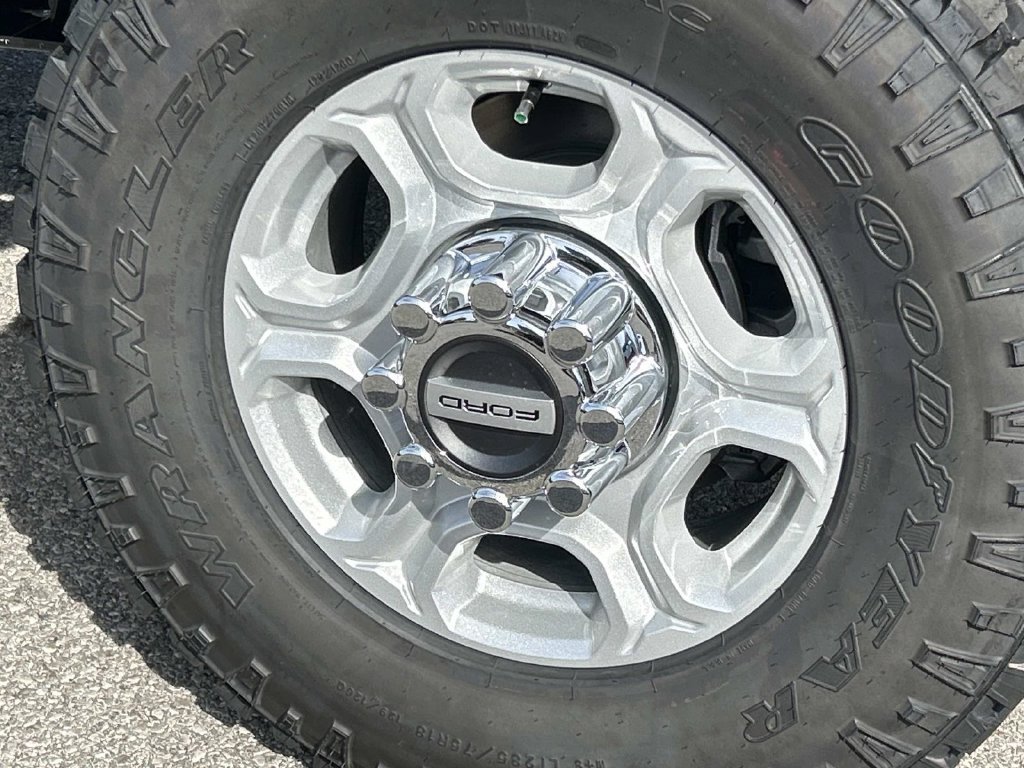 New 2027 Carbonized Gray Metallic Ford F-250® XL image 13