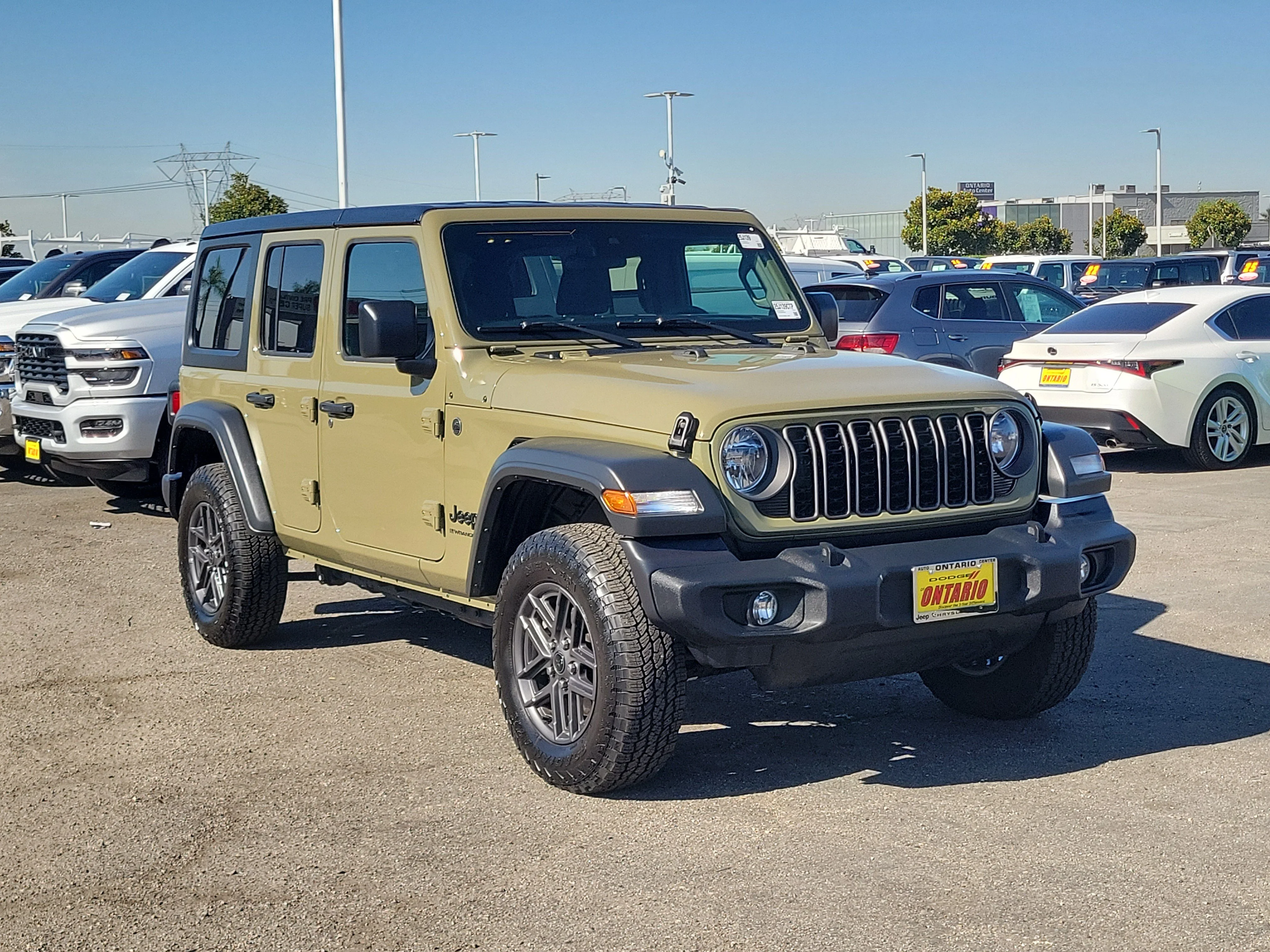 Used 2025 Green Jeep Sport S image 29