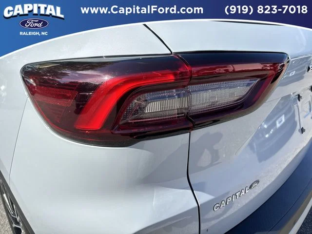 Used 2025 Silver Ford Base image 15