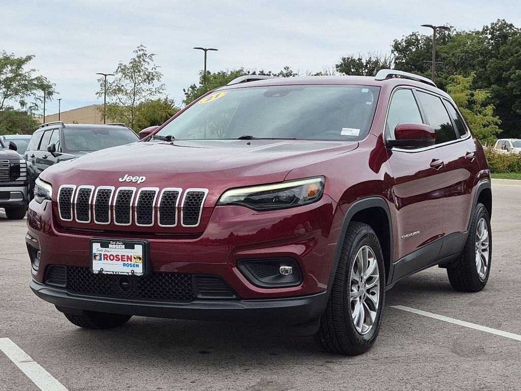 Used 2021 Red Jeep Latitude Lux image 3