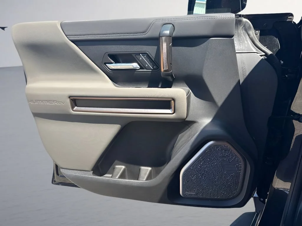 Used 2025 Void Black GMC 2X image 30