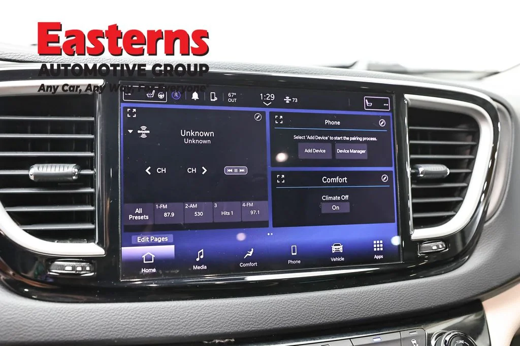 Used 2023 White Chrysler Touring L image 19