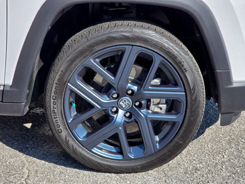 New 2026 White Jeep Latitude image 14