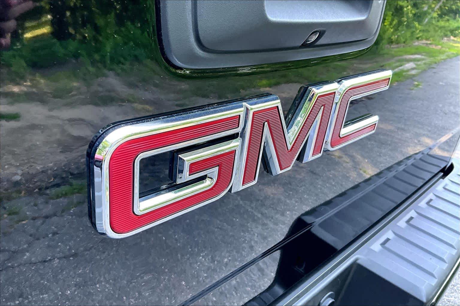 Used 2018 Onyx Black GMC  image 29