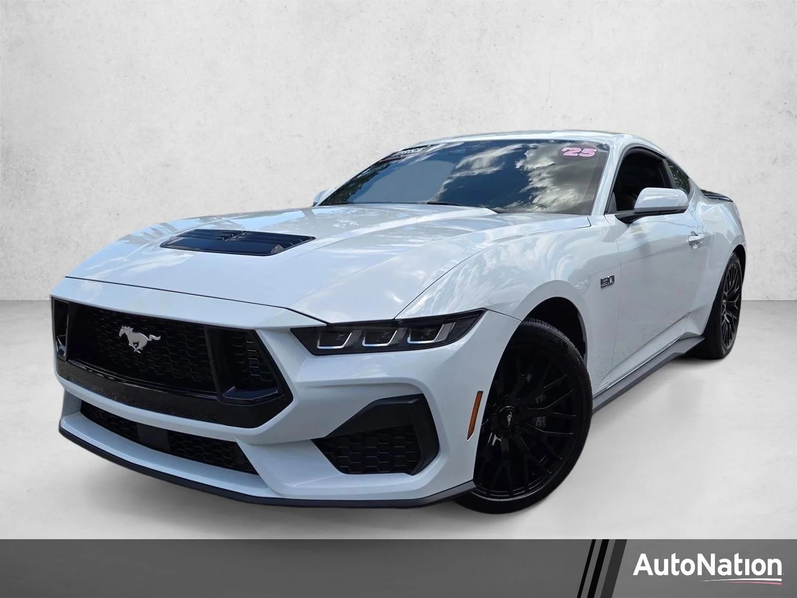 Used 2025 Oxford White Ford GT Premium image 1