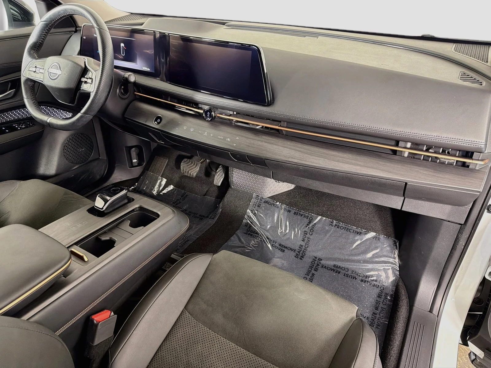 Used 2024 Everest White Pearl Tricoat/Black Diamond Pearl Nissan ENGAGE image 35