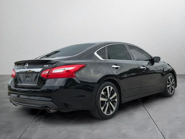 Used 2016 Black Nissan 2.5 SR image 4