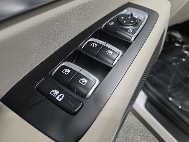 Used 2024 White Kia EX image 27